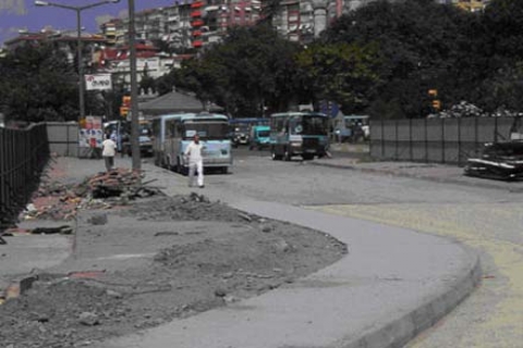 Acıbadem Çeçen Sokak'ta oturanlar bitmeyen inşaattan şikayetçi!