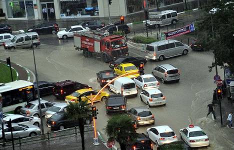 Bursa'da şiddetli yağış su baskınlarına neden oldu!