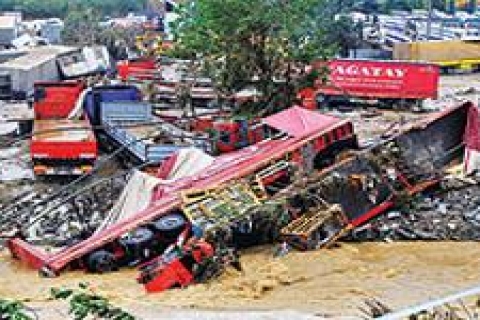 Ayamama Deresi yatağındaki 64 bina yıkılıyor!