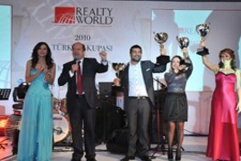 Realty World Türkiye, emlak şampiyonlarını Kıbrıs'ta ödüllendirdi