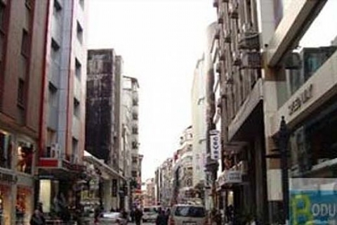 Mesihpaşa Caddesi'ndeki yol yapımı esnafı çamurda bıraktı!