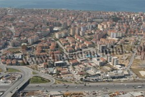 Maltepe'de yolu daraltıp konut yapma izni verdiler!