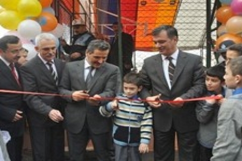 Eyüp Belediyesi, ilköğretimler için 6. spor salonunu açtı!