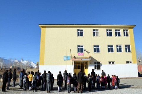 Van'da binasına güvenilmeyen okullar eğitime açılmayacak!