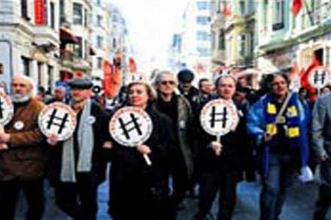 Taksim'i yayalaştırma projesi protesto edildi!