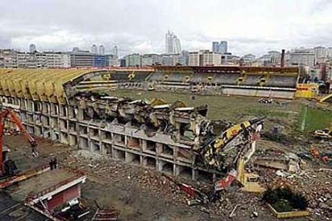 Burdur Belediyesi AVM yaptırıyor!