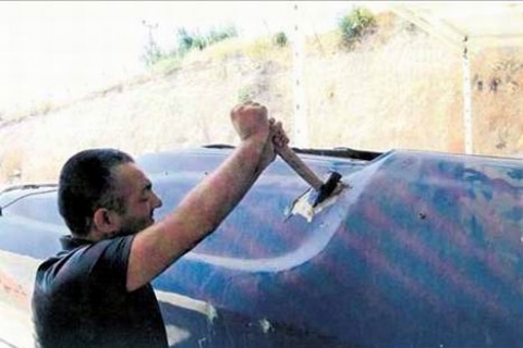 Ali Ağaoğlu nun Alican Ağaoğlu na cezası: Parçalayın tekneyi!