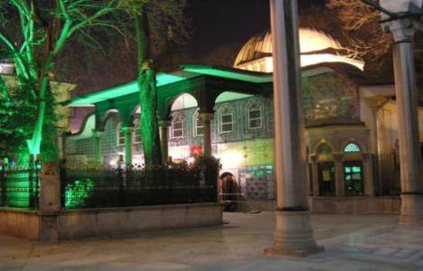 Eyüp Sultan Türbesi tamirat nedeniyle yaklaşık 2 yıldır kapalı! 