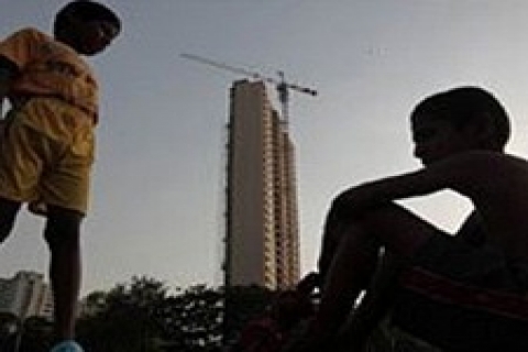 Hindistan'daki konut projesi yolsuzluk anıtına dönüştü!