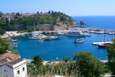 Antalya 'da ruhsatsız otel binası yıkılıyor!