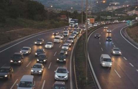 TEM'in iki şeridi İstanbul yönüne doğru trafiğe açıldı! 