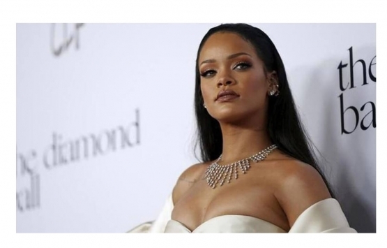 Rihanna Hollywood Hills teki malikanesini satıyor!