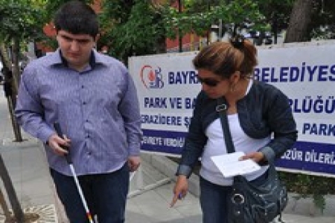 Bayrampaşa'da ilk görme engelsiz cadde hizmete açıldı!