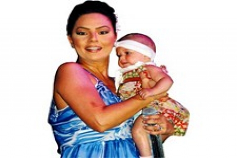 Ebru Gündeş bebek için yeni eve taşındı!