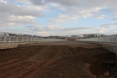 Sivas'taki Karşıyaka Köprüsü'nden ne gelen var ne giden!