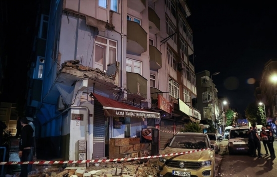 Avcılar’da balkonu çöken 4 katlı bina mühürlendi!