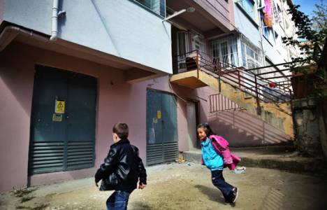 Apartmanların altındaki trafolar tehlike saçıyor!