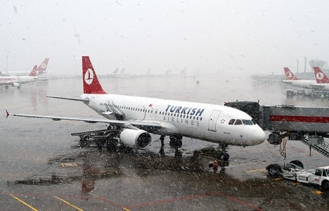 Hava ulaşımına kar engeli!