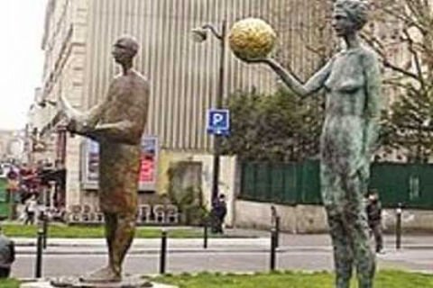 Cem Sağbil'in Hemera ve Ay Tutan Adam heykelleri Paris'te! 