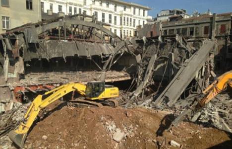 Beyoğlu Emek Sineması tamamen yıkıldı!