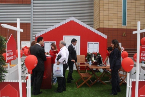  Akbank'ın Büyük Kırmızı Ev'i Anadolu yollarında!