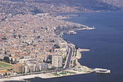 İzmir'de ÇEKVA Yılmaz Koç Çorum Evi'nin de bulunduğu bina icradan 1.1 milyon TL'ye satılık! 