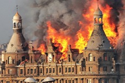 Binaların çatıları neden yanıyor