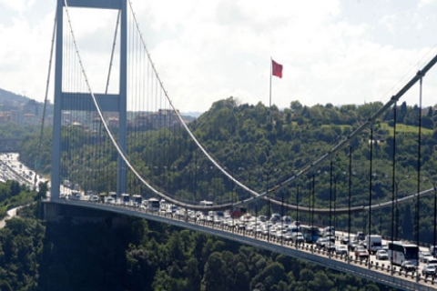 Karayolları Genel Müdürü'nden trafik çilesine çözüm: İstanbul'u terk edin!