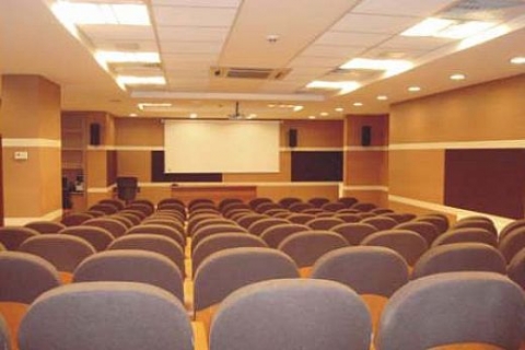 Bağcılar Belediyesi, 36 okula konferans salonu yaptı!