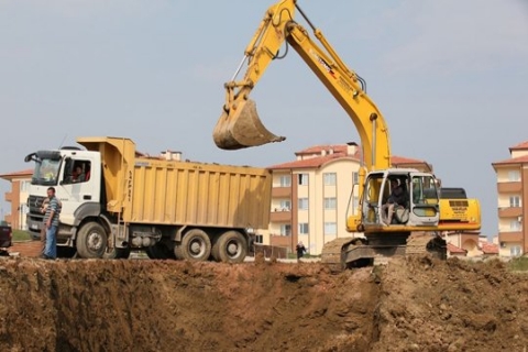  Kentsel dönüşüm, kepçe ve vinçlere yaradı!