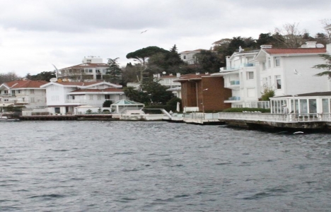 Ebru Gündeş ikiz yalısını boşaltıyor!