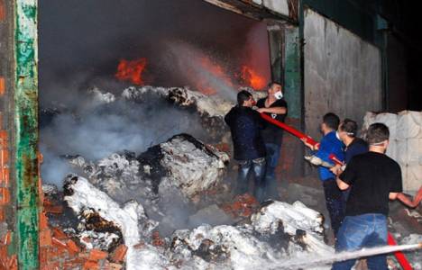 Bozüyük'te kağıt fabrikasında yangın çıktı!