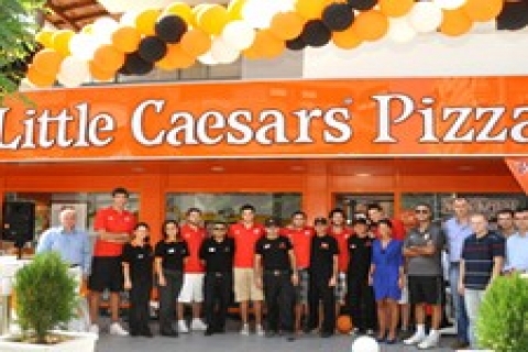Little Caesars şubesi Karşıyakalı basketbolcularla açıldı!