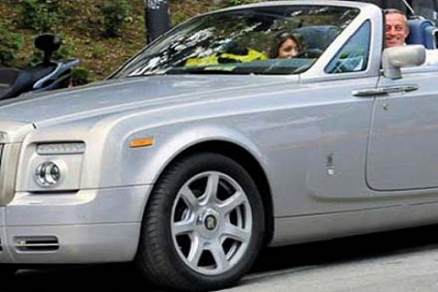 Ali Ağaoğlu, 545 bin Euro'luk Rolls Royce otomobiliyle Bebek'te turladı!