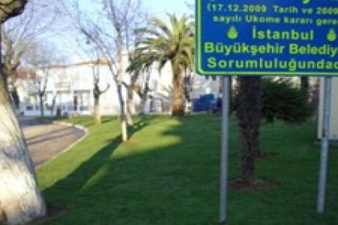 İBB, Büyükada'daki çınar Meydanı'nı yeşillendirdi!