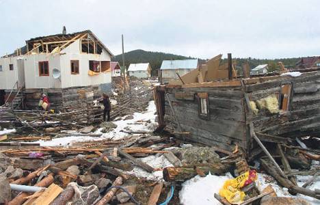 Muş'ta çıkan hortum 12 evi yıktı!