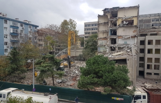 Çapa Tıp Fakültesi nin binasında yıkım başladı!