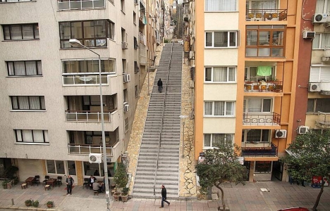 İzmir'de 50 yıldır girilmeyen merdivenli sokaklarda çalışma başlatıldı!