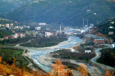 Güneysu Deresi'ne beton döküldü, balıklar öldü iddiası!