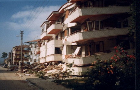 Yalova'da 17 Ağustos depreminde yaşamını yitirenler anıldı!