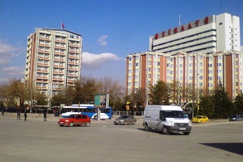 Nevzat Tandoğan meydanın ismi, Tandoğan olarak kabul edildi!