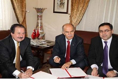 Cavit Çağlar, 4 milyon lira değerindeki arsasını hastaneye bağışladı!