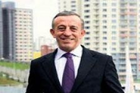 Ali Ağaoğlu, Emlak Konut'un arsası için ilk turun galibi oldu