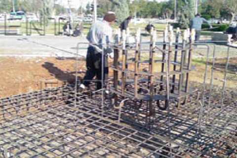 Müteahhidi demir zora sokuyor