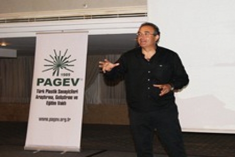 PAGEV üyelerine Sunay Akın'dan Mahya Işıkları!