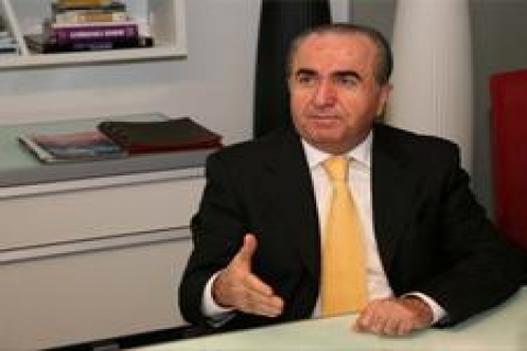 Avni Çelik: Julio Iglesias'la ortak proje yapacağız