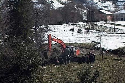 Rize Pirinçlik Köyü'nde arazisi olan define avına çıkıyor!
