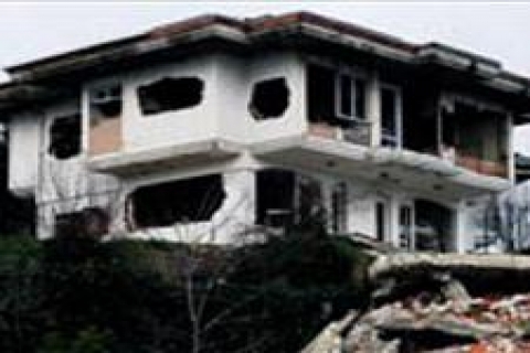 Sarıyer'de Yeni Dostlar sitesinin yıkımı başladı