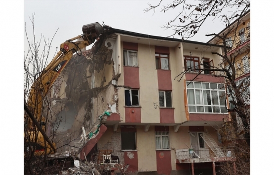 Keçiören deki Onbirler Apartmanı yıkıldı!