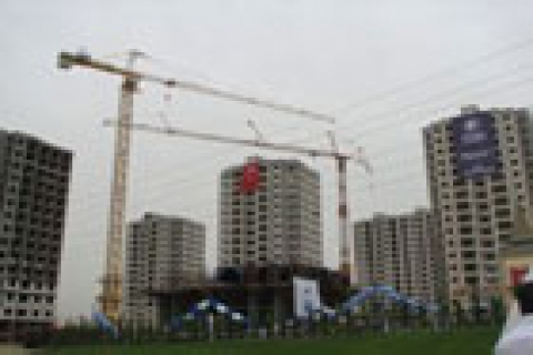 Müteahhit fiyat farkını bekliyor